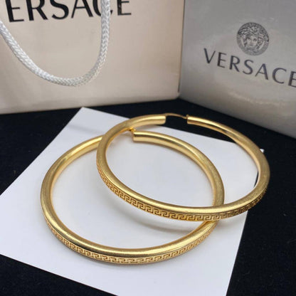 VERSACE EARRING
MASTER
60 DHS✅
WITH BOX AND PAPER BAG🎁🛍️

Zain89
♥️♥️♥️
