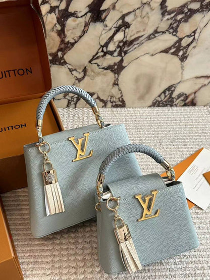 LV
22cm 140 dhs✅  
27CM 150 dhs✅  

Withbox
🎁🎁🎁

Zain143
♥️♥️♥️