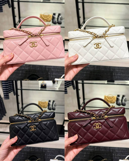 Chanel
105 dhs✅
Size：19cm
High-quality with box

Zain35
♥️♥️♥️