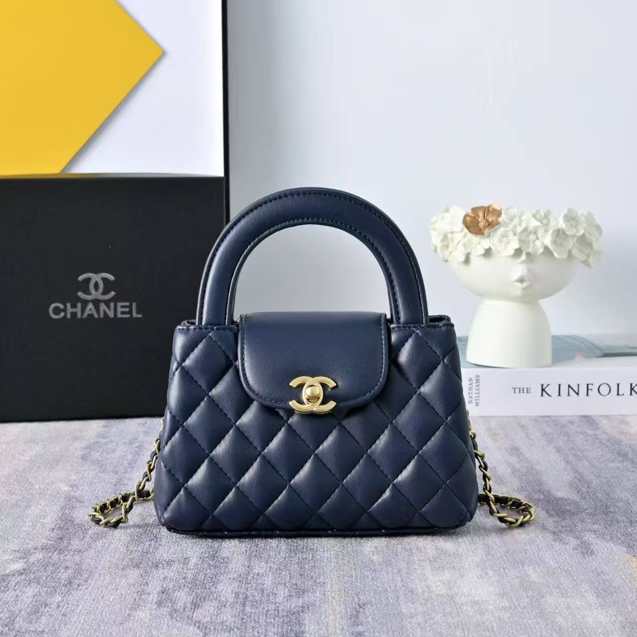 Chanel
100 dhs🇦🇪🇦🇪

Zain143
♥️♥️♥️