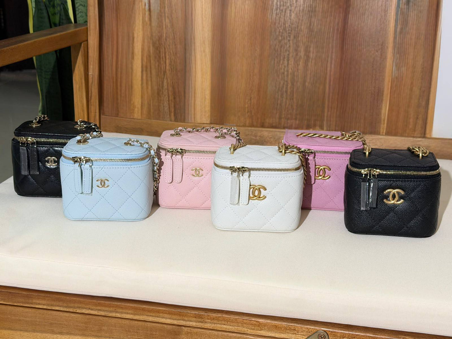 CHANEL 
Super Master Quality ⚡️
Original Packing 🎁
Size 10CM📏
For Price 👇 WhatsApp✅
0568585901 
0507557372
0552275751 Owner Zain 👌

Zain321
♥️♥️♥️