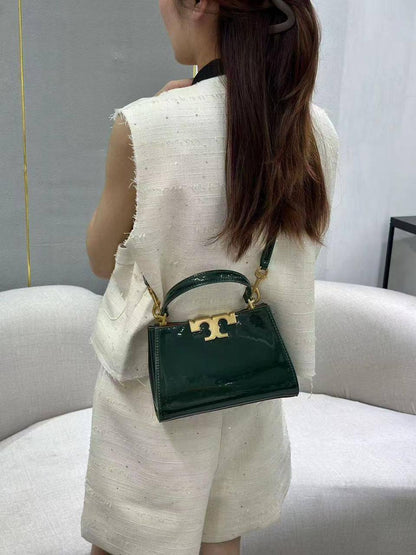 TORY BURCH
 NEW CAME GOOD QUALITY 
WITH BOX 
🎁🎁🎁

90 dhs✅

Zain39
♥️♥️♥️