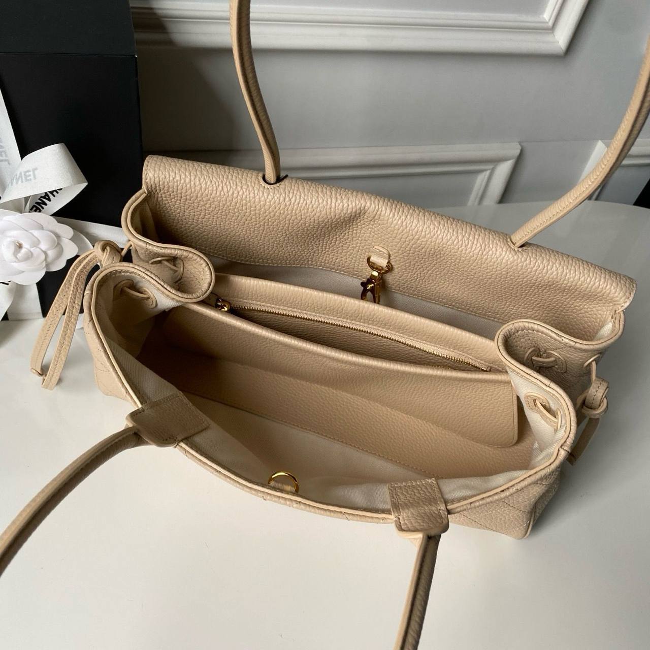 Chanel Grained Calfskin Stitched Urban Essentials Small Shopping Bag✅*
*Size 30cm*
For Price 👇 WhatsApp✅
0568585901 
0507557372
0552275751 Owner Zain 👌

Zain274
♥️♥️♥️