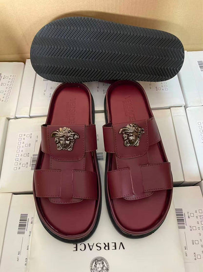 Versace Men Slipper,
New Collection High Quality 
Size 40 To 45
110 dhs🇦🇪🇦🇪

Zain120
♥️♥️♥️