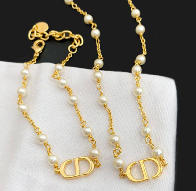 Dior ❤️‍🔥*
Necklace ✨
Bracelet 🦋
Master quality 💯
With normal boxes 📦 
100 dhs✅
With master box 🗃️ 
120 dhs✅

Zain216
♥️♥️♥️