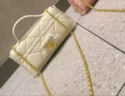 Dior

Withbox 

120 dhs🇦🇪🇦🇪

Zain143
♥️♥️♥️