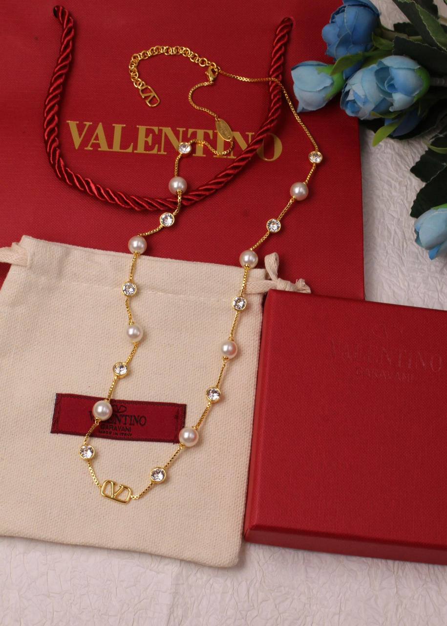 VALENTINO ❤️
↗️ *Super Master Quality ®️*
* *New Collection* 
 METAL NECKLACE with Stone & Pearls with EARINGS  ®️

*170 dhs✅* with *Normal* box & Bag
*220 dhs✅* with *Orignal* Packaging

Zain106
♥️♥️♥️