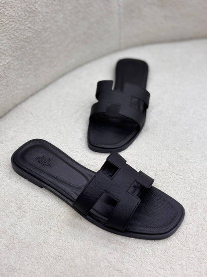 Hermes  
100 dhs💛
Size 36-42

Zain55
♥️♥️♥️