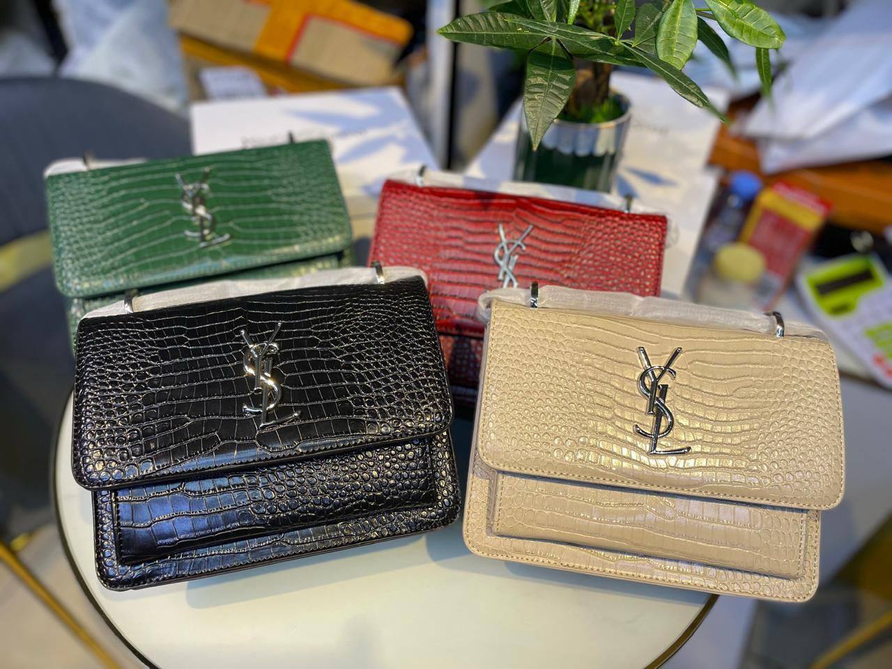 YSL 

95 dhs🪙🌨️

with box
🎁🎁🎁

Zain90
♥️♥️♥️