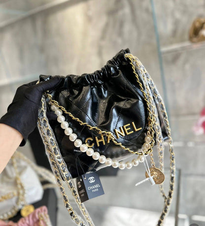 CHANEL 
NEW CAME GOOD QUALITY 

WITH BOX 
🎁🎁🎁

100 dhs❣️

Zain279
♥️♥️♥️