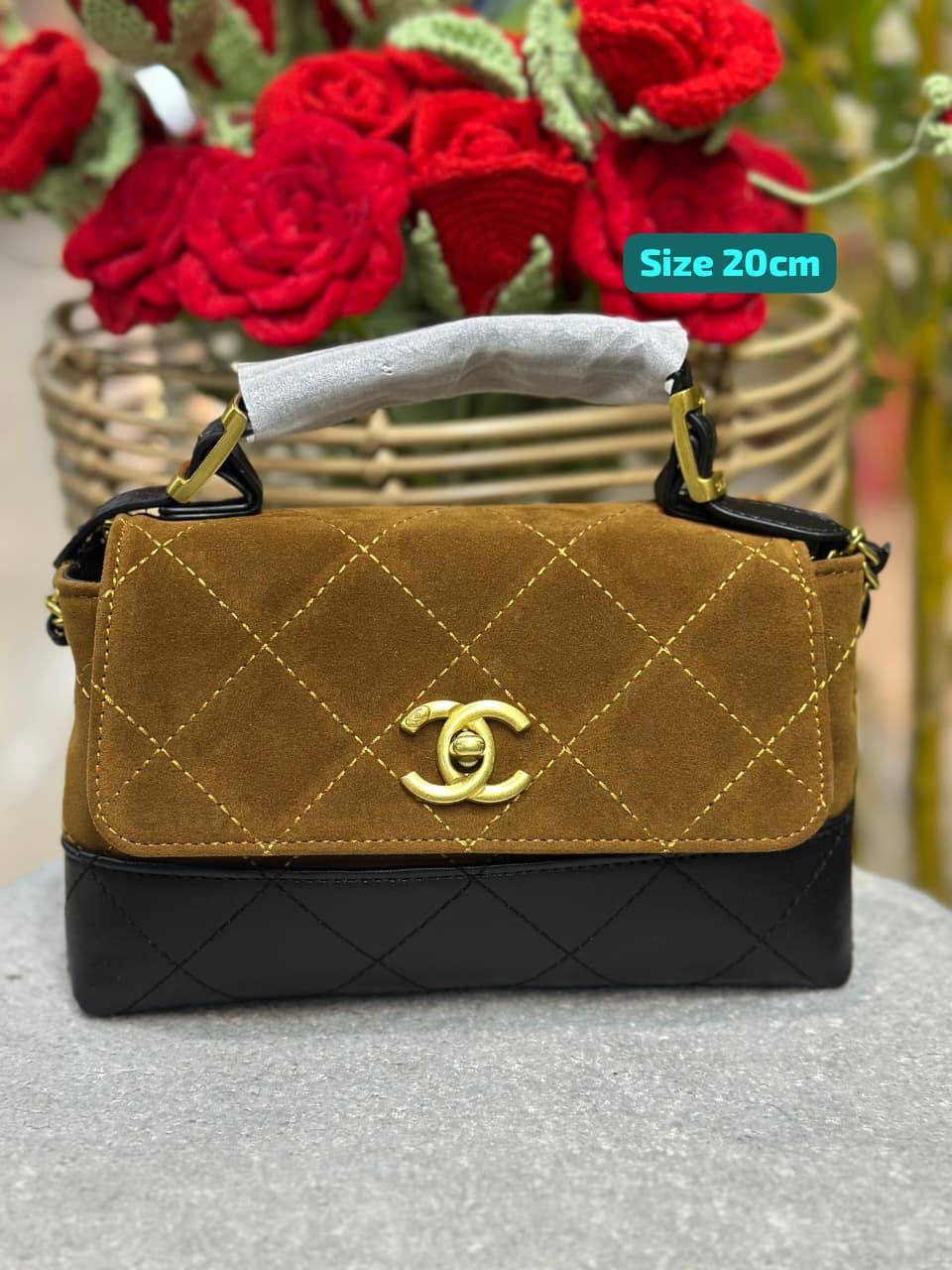 Chanel
Good quality 

with box 🎁🎁🎁

95 dhs🇦🇪

Zain186
♥️♥️♥️