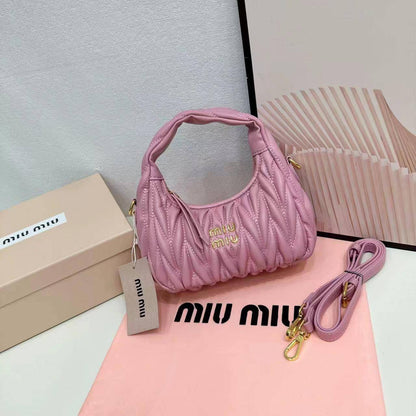 Miu Miu
withbox 
100 dhs🇦🇪🇦🇪

Zain143
♥️♥️♥️