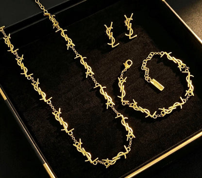 YSL 
Necklace🦋
Earring✨
Bracelet 🍁
Master quality 💯
With normal boxes 🗃️ 
140 dhs🇦🇪🇦🇪

Zain216
♥️♥️♥️