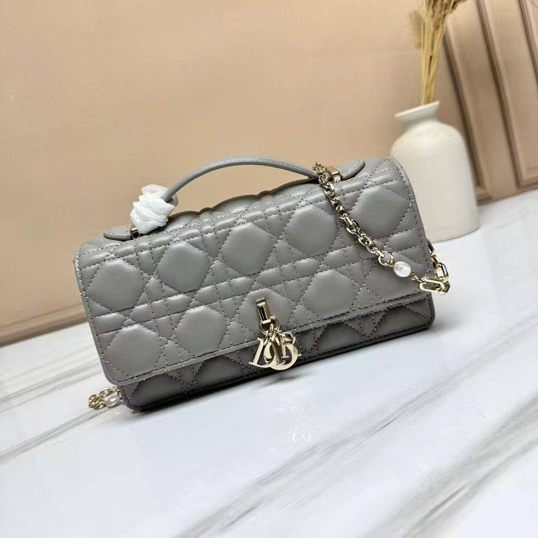 Dior
master💓
270 dhs✅

Zain153
♥️♥️♥️