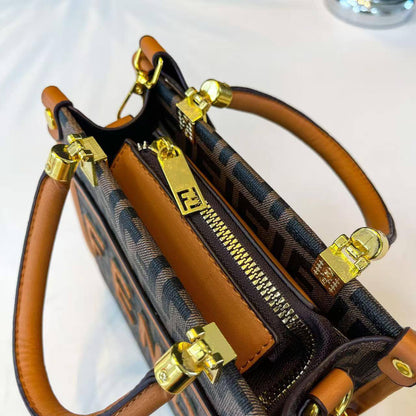Fendi
19*19*7 cm
75 dhs💓

Zain17
♥️♥️♥️