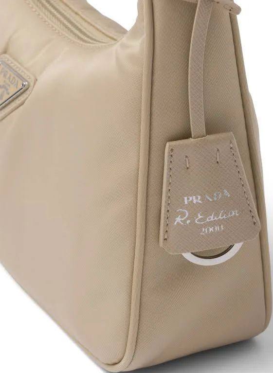 NAYLON PRADA 

80 dhs💓

with box
🎁🎁🎁

Zain90
♥️♥️♥️