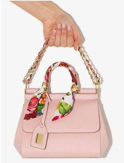 D&G
110 dhs🪙🌨️
high quality 
With box 25Cm

Zain26
♥️♥️♥️