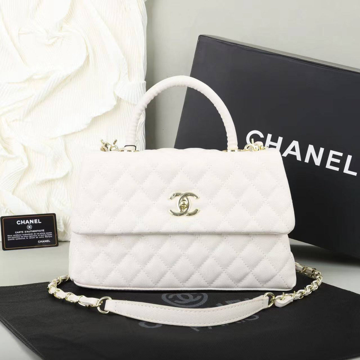 Chanel

Good quality 

Size:22*cm
90 dhs🇦🇪🇦🇪🇦🇪

With box 📦🔥🔥

Zain70
♥️♥️♥️