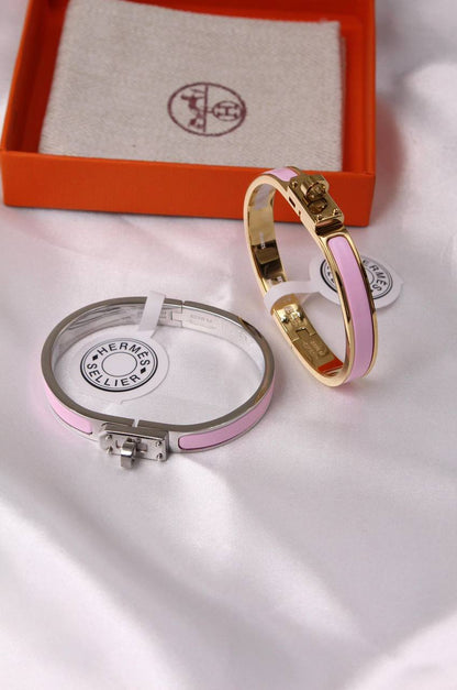 *HERMES*  🧡🐎
    *  ⬆️MINI CLIC KELLY BRACELET
* ⁠↗️ *Super Master Quality* ®️
* ⁠Gold Plated
* ⁠Size 17cm
*125 dhs👑* with *Normal* Box & Bag
*145 dhs👑* with *Orignal* Packaging 🎁

Zain209
♥️♥️♥️
