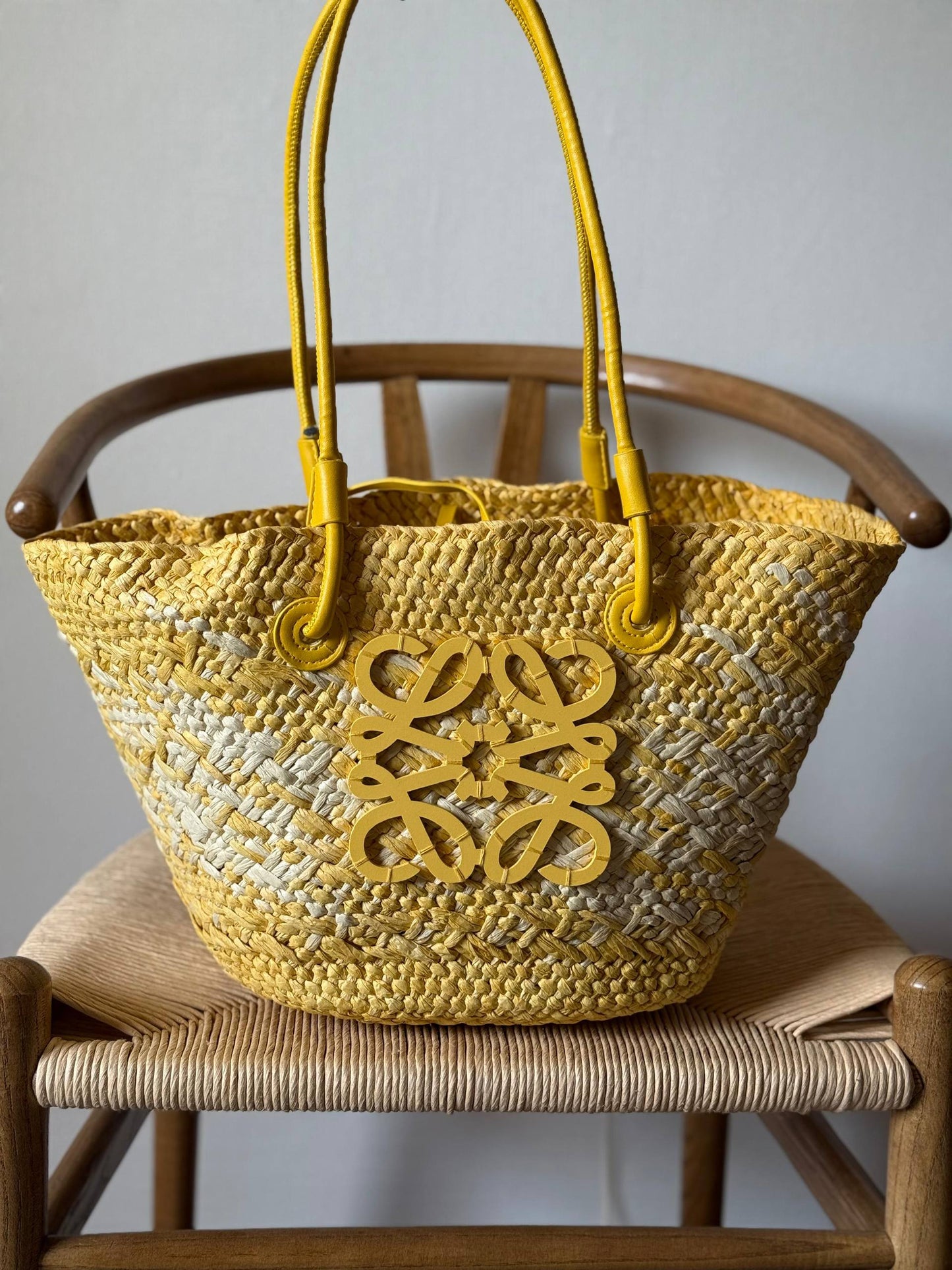 LOEWE
28cm
210 dhs❣️
Top quality

Zain167
♥️♥️♥️