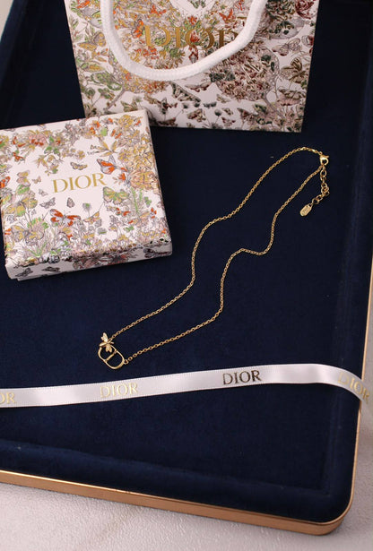 DIOR
Super Master Quality 
* Bloom in Dior 
* ⁠Silver finish metal , white pearl and crystals
* ⁠Necklace, earrings, bracelet


Full Set
245 dhs🇦🇪 
with *Normal* Box & Bag

(Original Box will be additional 20 dhs🇦🇪🇦🇪 with items)

Zain209
♥️♥️♥️