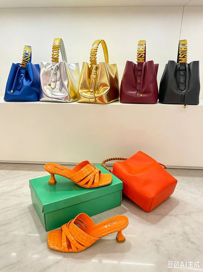 Bag and shoes full set
170 dhs🇦🇪🇦🇪
Slipper size 36…41
Bag size 24cm

Zain161
♥️♥️♥️