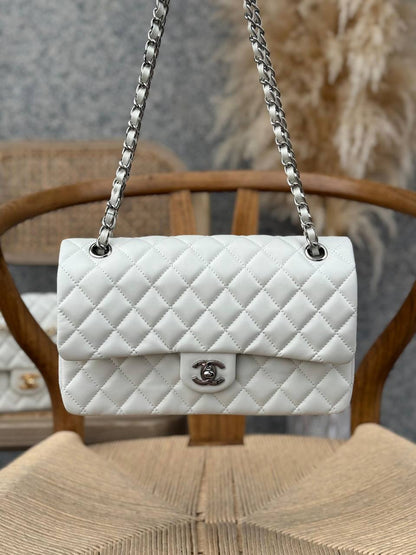 CHANEL
25cm
370 dhs✅
Top quality 
With box🎁

Zain167
♥️♥️♥️