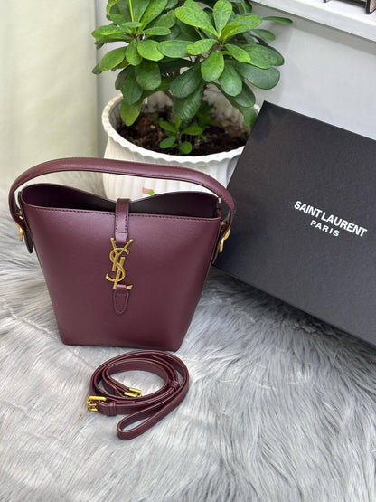 YSL  

SIZE……….19 high 16 width🌷

95 dhs🪙🌨️

With BOX✅
🎁🎁🎁

Zain244
♥️♥️♥️