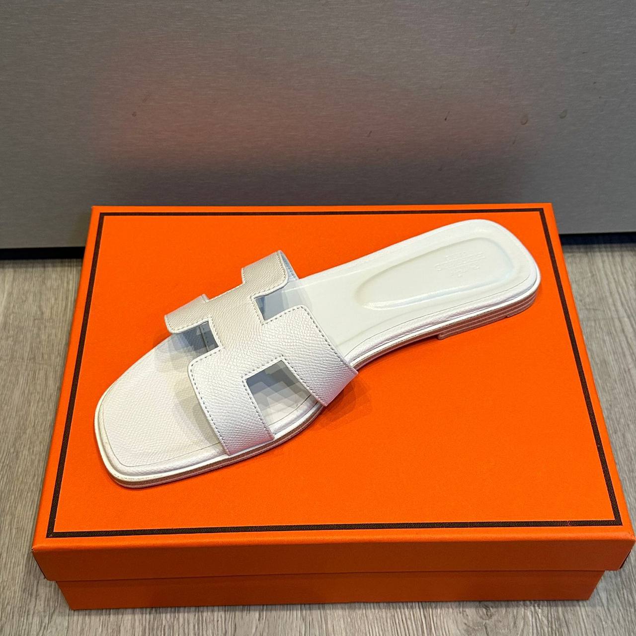 Hermes 

Size 36 to 42 
100 dhs✅

Zain183
♥️♥️♥️