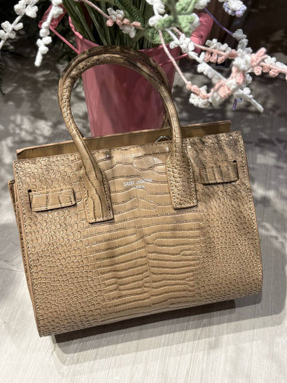 YSL 
26*12*20cm 
110 dhs🪙💚

Zain44
♥️♥️♥️