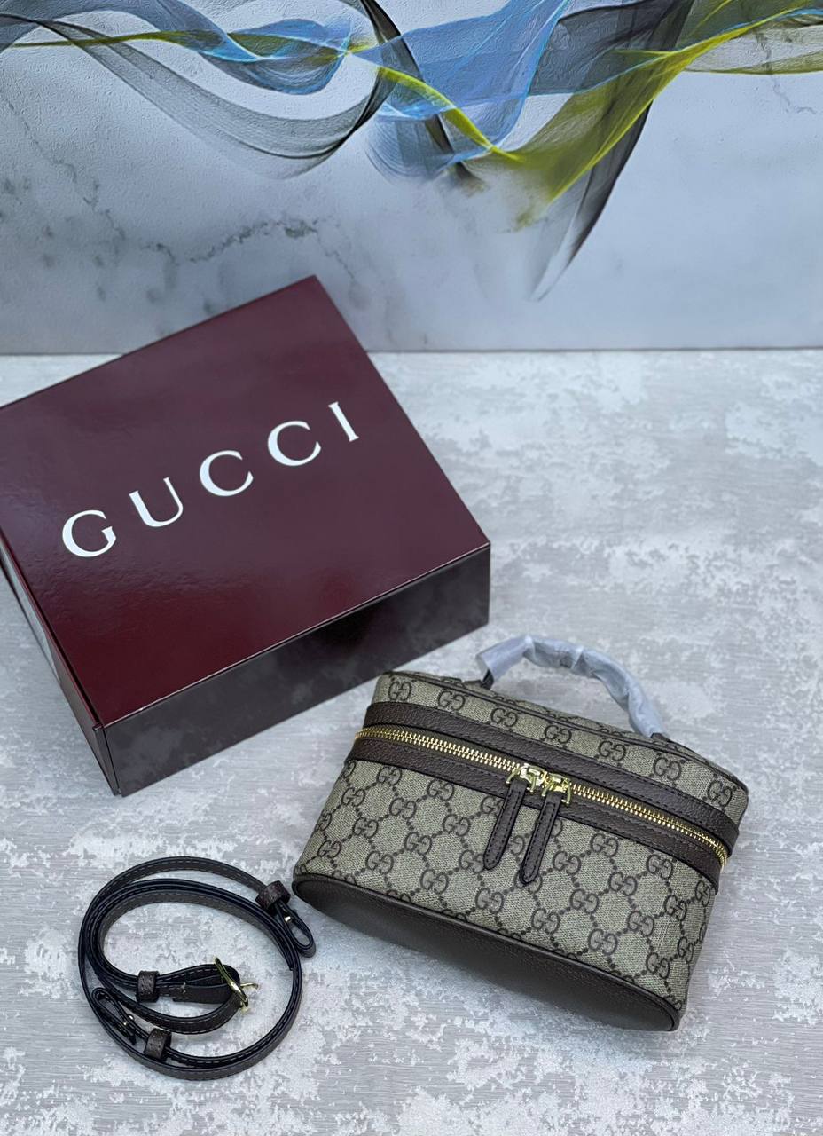 Gucci
High Quality
180 dhs👑

with box 
🎁🎁🎁

Zain175
♥️♥️♥️