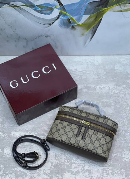 Gucci
High Quality
180 dhs👑

with box 
🎁🎁🎁

Zain175
♥️♥️♥️