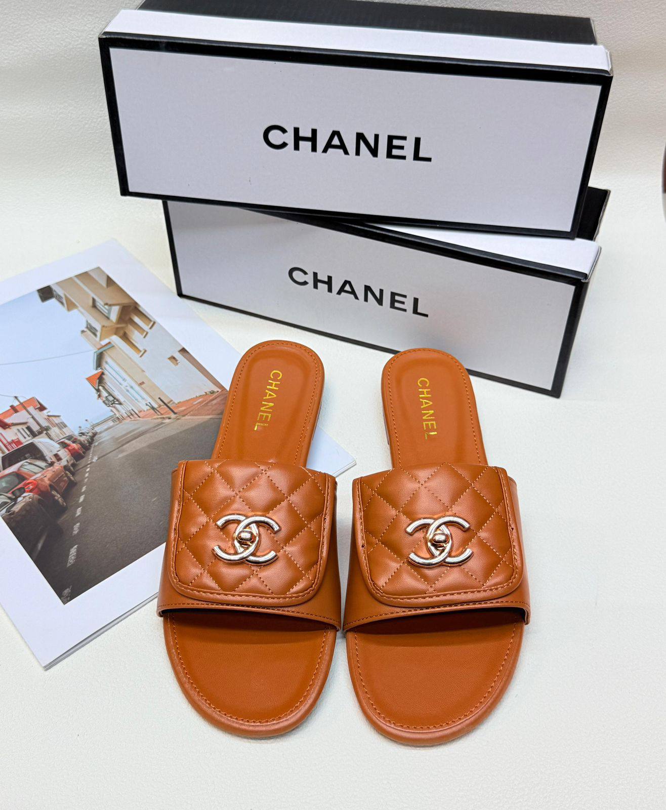 Chanel

Size 36to41
70 dhs❣️

Zain236
♥️♥️♥️