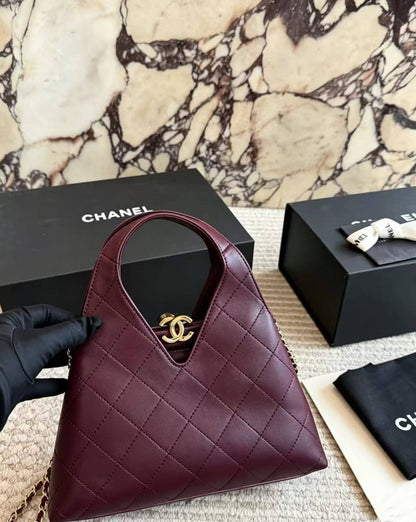 Chanel 
130 dhs🇦🇪🇦🇪

size 23×5×25cm

Zain42
♥️♥️♥️