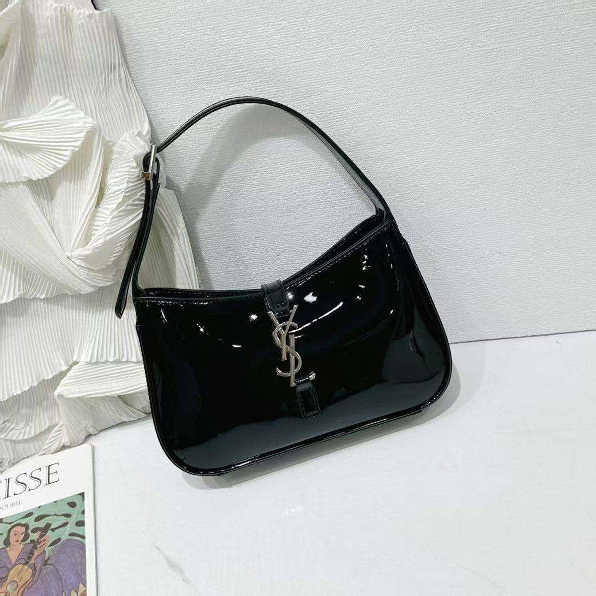 YSL 
NEW CAME GOOD QUALITY 
WITH BOX 
🎁🎁🎁

90 dhs🪙💕

Zain39
♥️♥️♥️
