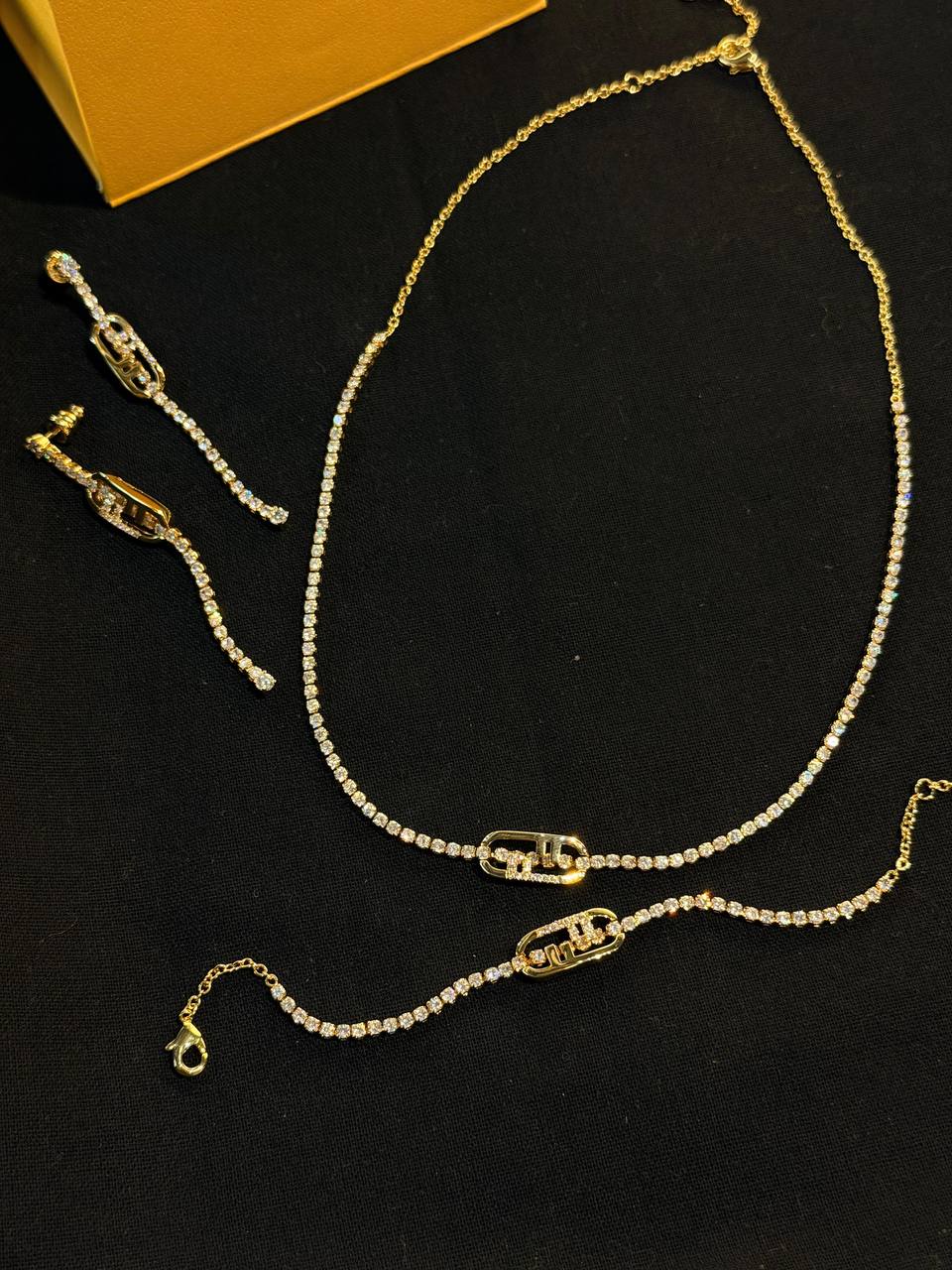 * *New Collection* 💛✨💎💎
    *  Fendi O'Lock Necklace Earings with Braclet
* Full Set
↗️ *Super Master Quality ®️*
For Price 👇 WTSP Text Zain 0568585901

Zain106
♥️♥️♥️