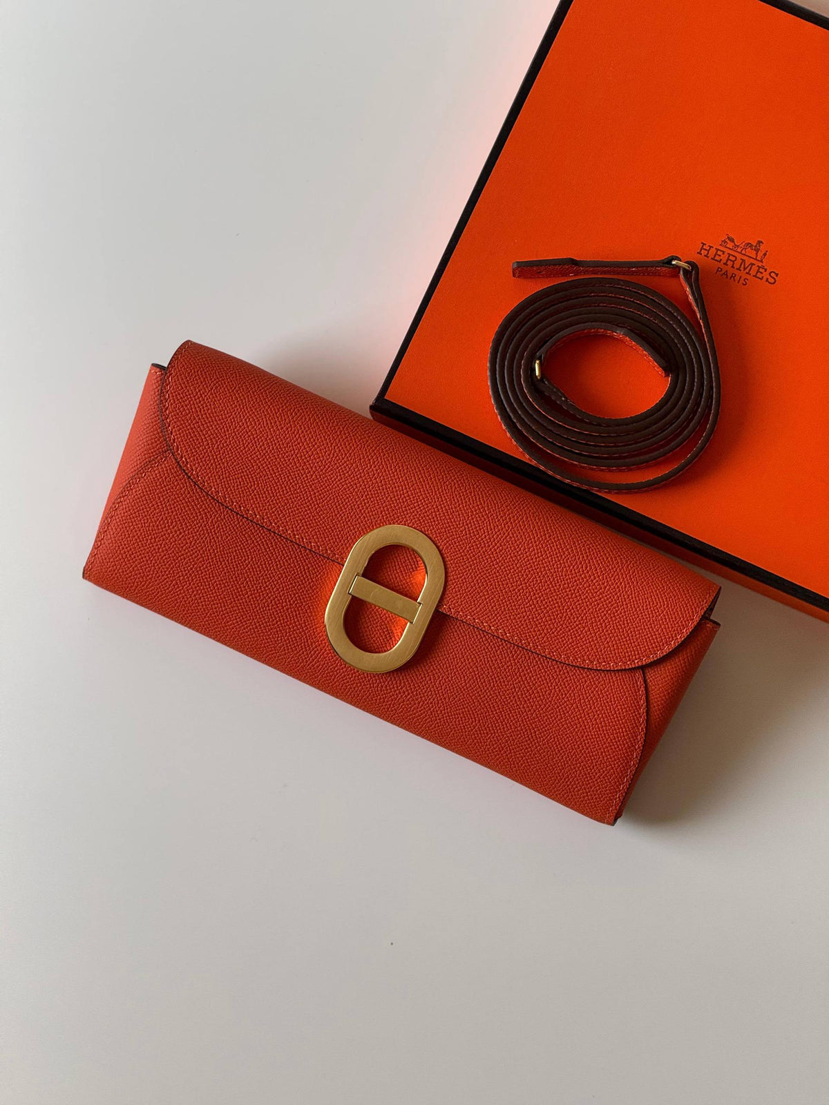 Hermes 
clutch 

23cm 💕
Master quality😍
with box❤️
340 dhs🇦🇪🇦🇪

Zain52
♥️♥️♥️
