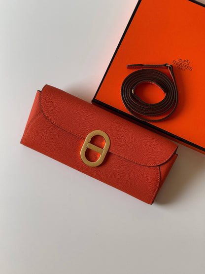 Hermes 
clutch 

23cm 💕
Master quality😍
with box❤️
340 dhs🇦🇪🇦🇪

Zain52
♥️♥️♥️
