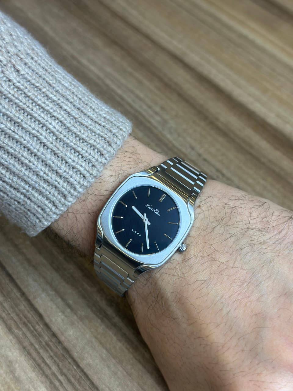 Louis Hilano watch for men 
good quality 
260 dhs🪙💚

Zain59
♥️♥️♥️