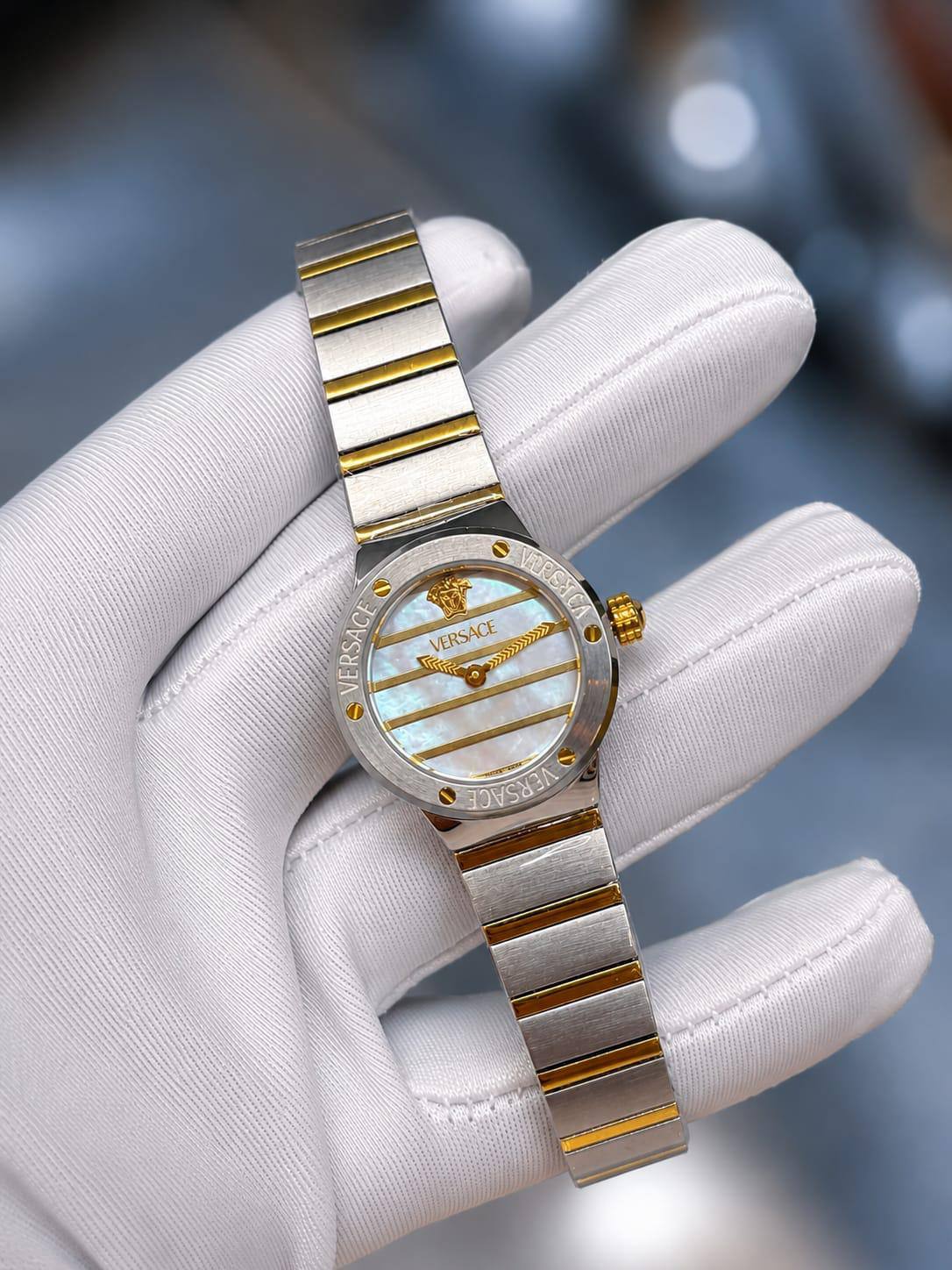 Versace 

watch for ladies 

good quality 
230 dhs🇦🇪🇦🇪

Zain59
♥️♥️♥️