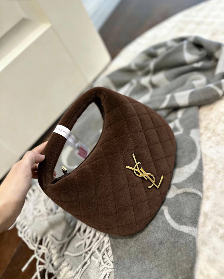 YSL
90 dhs🪙🌨️
Good quality 

with box
🎁🎁🎁

Zain35
♥️♥️♥️