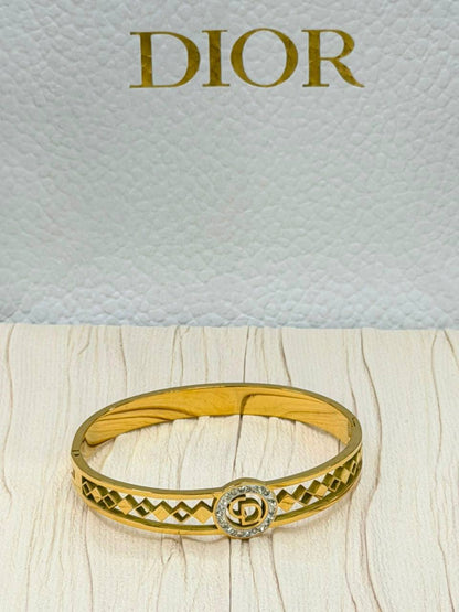 Stainless steel🍁 

Bangle ✨

 Non turnish💕

20 dhs🇦🇪🇦🇪

Zain263
♥️♥️♥️