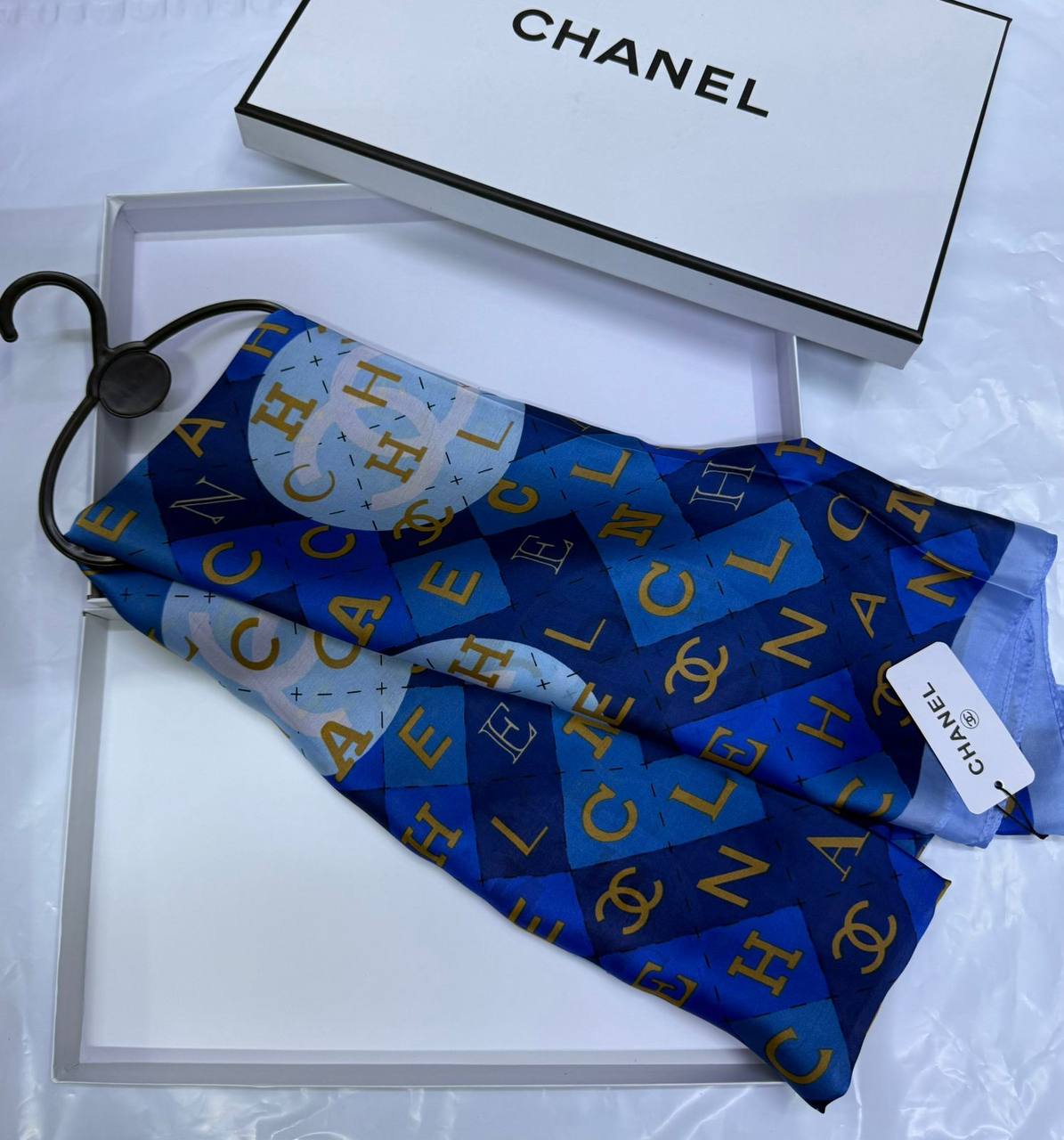 Silk scarf 🧣 
40 dhs✅

With box🎁
55 dhs✅

Zain93
♥️♥️♥️