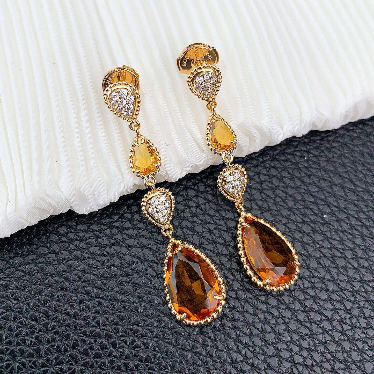 BOUCHERON ❤️‍🔥*
Earring 🐦‍🔥
Master quality 💯
With normal boxes 🗃️ 
Offer price👇
60 dhs🪙🌨️
With master box 📦 
140 dhs🪙🌨️

Zain216
♥️♥️♥️