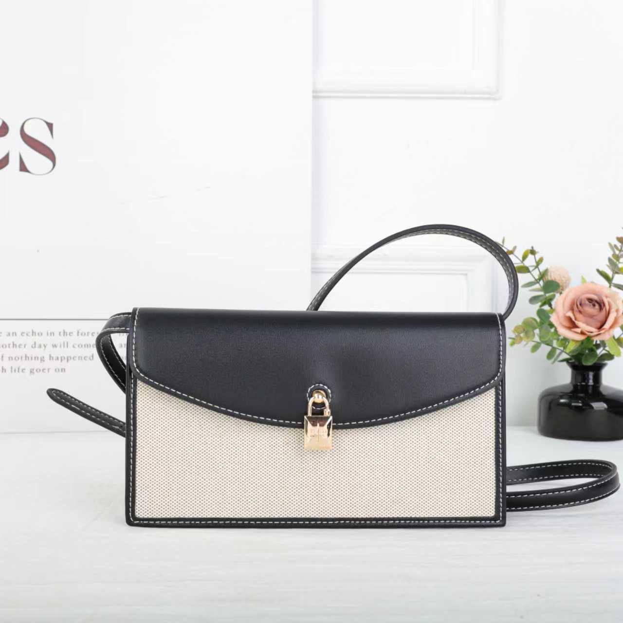 Loro Piana
SIZE  ………23CM 🥰
90 dhs❣️
with BOX🌷

Zain51
♥️♥️♥️