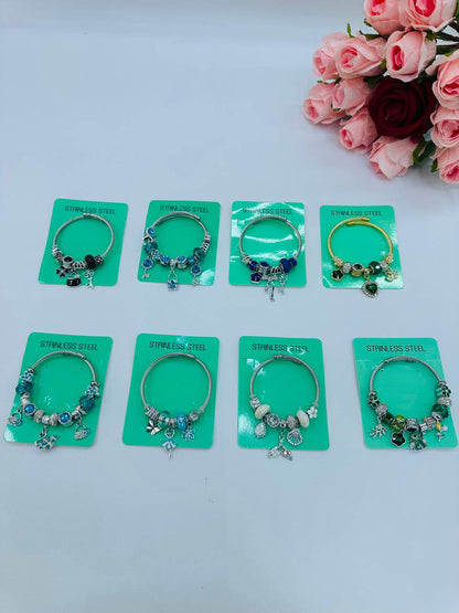 PANDORA ❤️‍🔥*
Bracelet 🐦‍🔥
Stainless steel 💯
good quality 💯
With black boxes 🗃️ 
20 dhs✅

Zain216
♥️♥️♥️