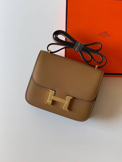 Hermes
 constance 18cm💥Master quality ✅with box📦
340 dhs✅

Zain52
♥️♥️♥️