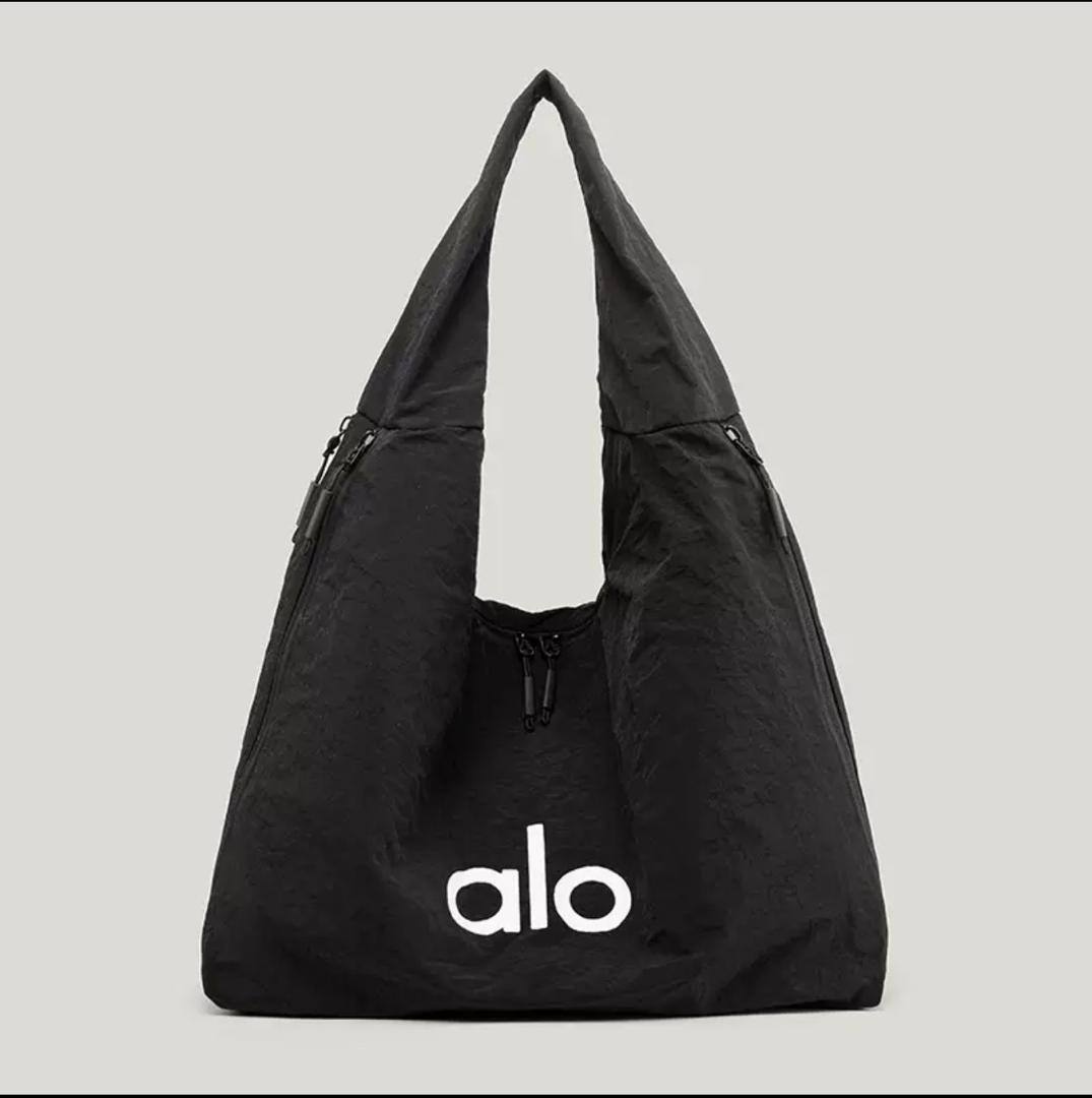 Alo 
Small 55 dhs❣️
Big 65 dhs❣️

Zain26
♥️♥️♥️