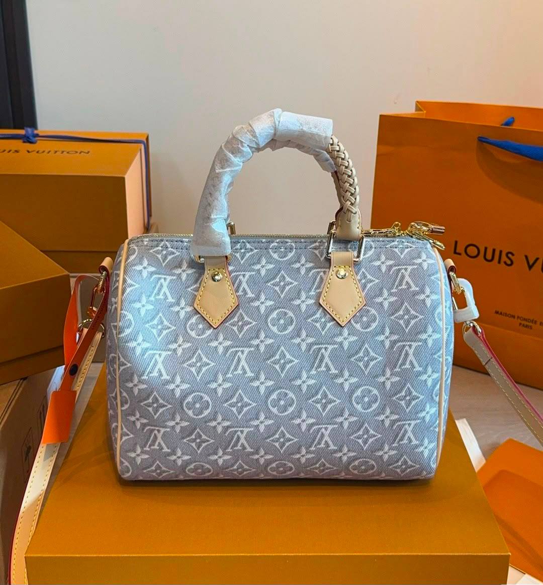 LV
MASTER QUALITY
250 dhs💓
……(with leather )
30CM

Zain295
♥️♥️♥️