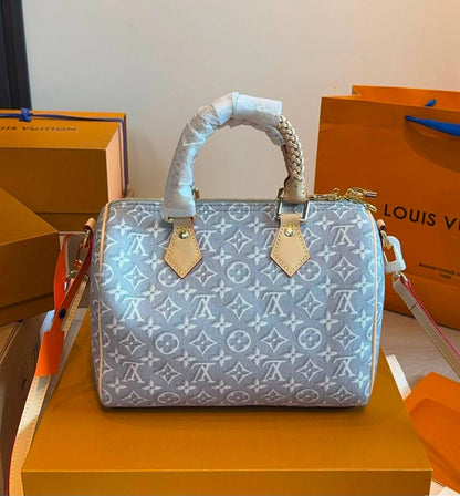 LV
MASTER QUALITY
250 dhs💓
……(with leather )
30CM

Zain295
♥️♥️♥️